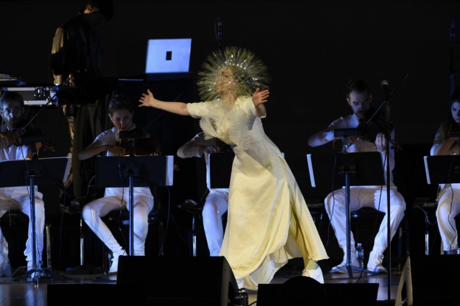 Bjork- “Lionsong” Video Premiere